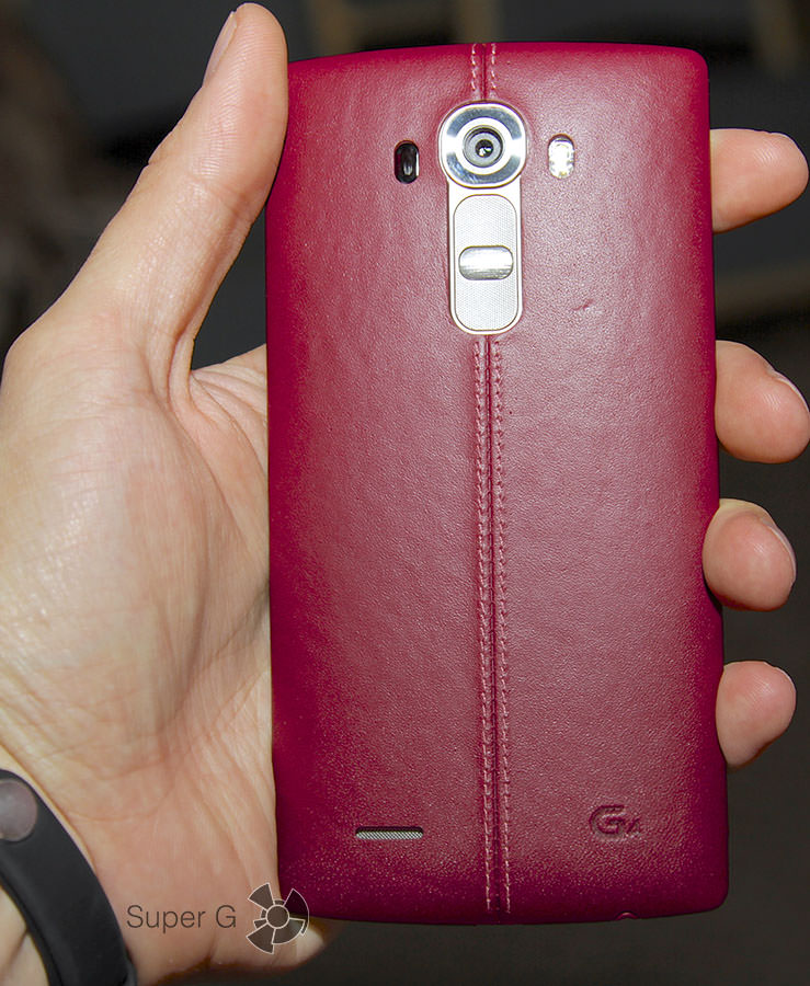Красный или бордовый LG G4