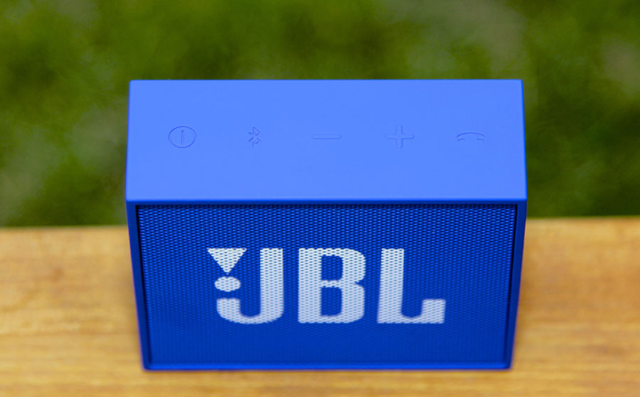 Кнопки управления колонкой JBL GO