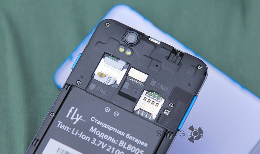 Слоты под SIM-карты и Micro SD карту