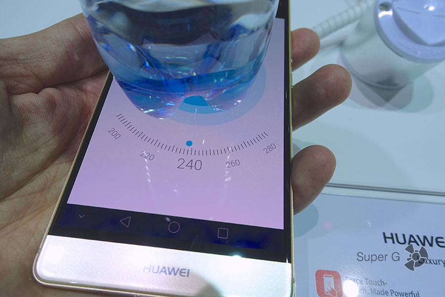 Взвешивание на экране Huawei Mate S