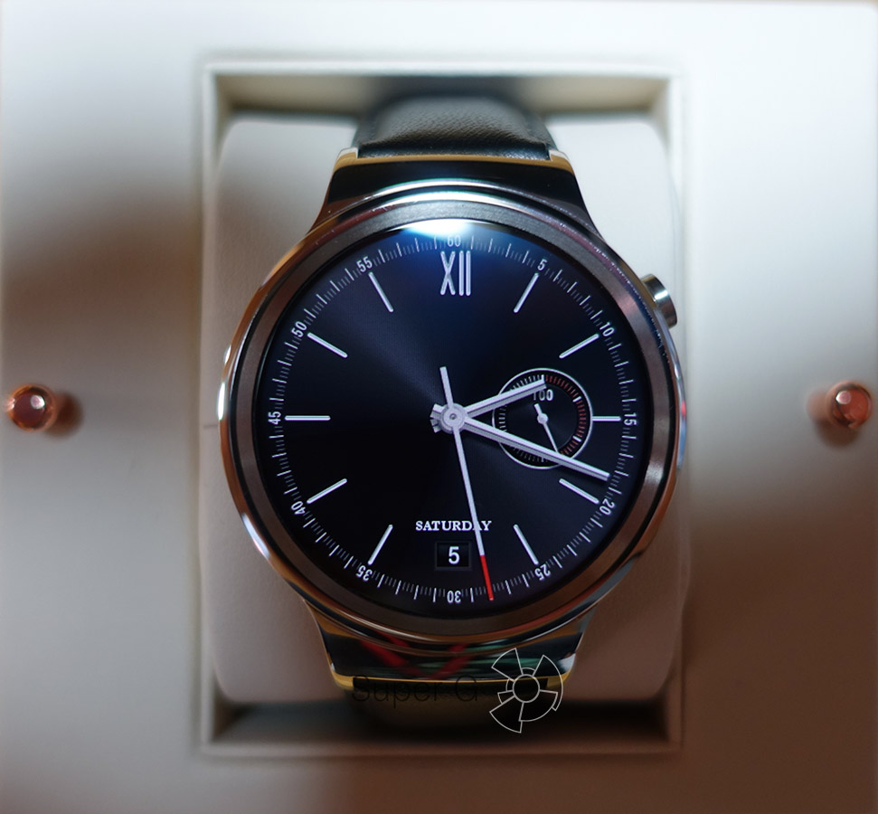 Экран Huawei Watch под прямым углом