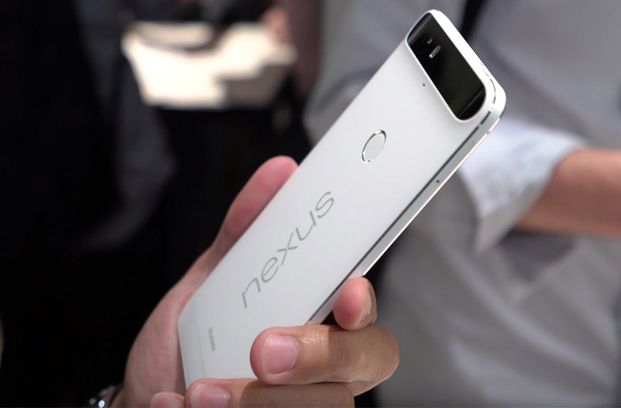 Huawei Nexus 6P в руке