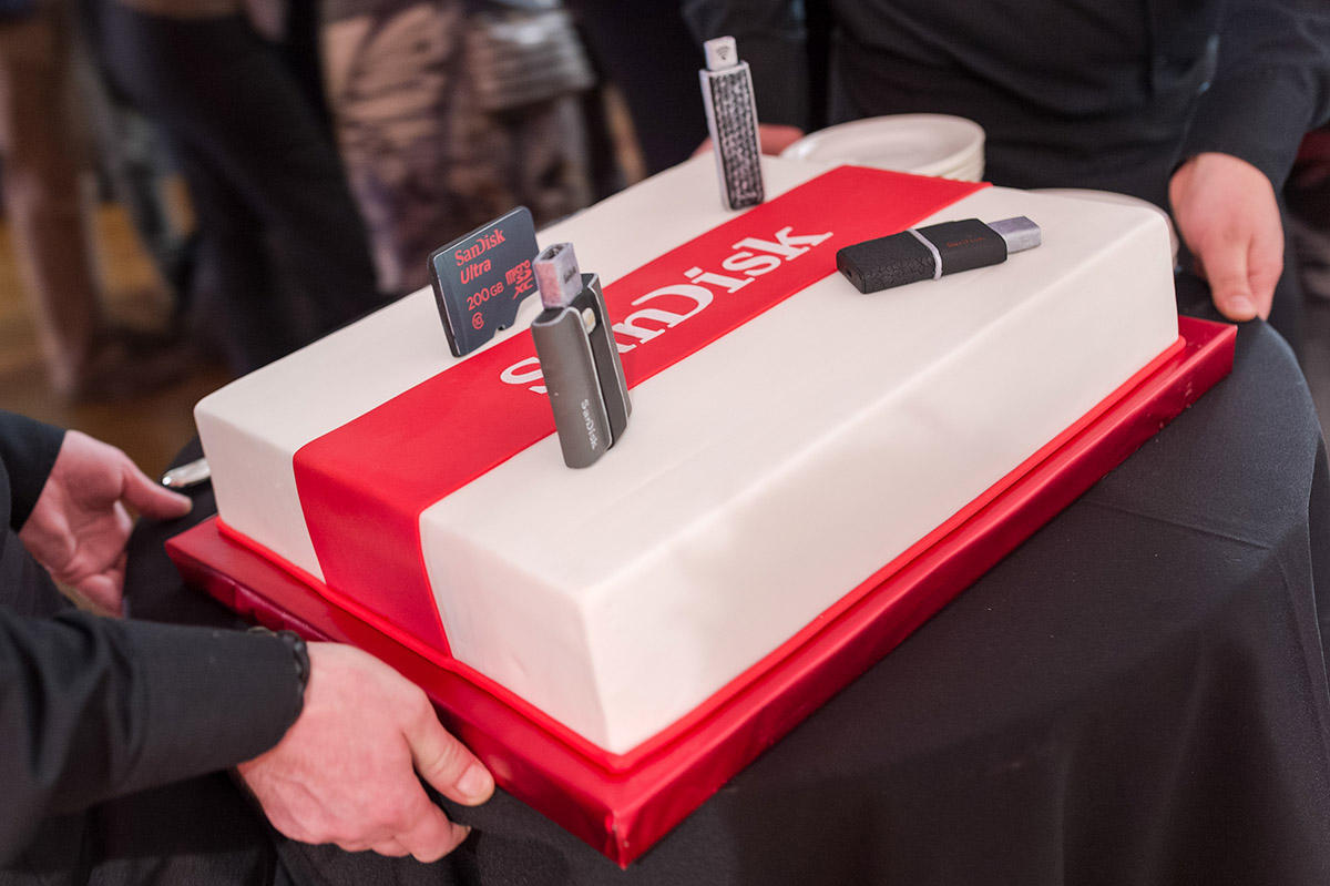 Торт от Sandisk