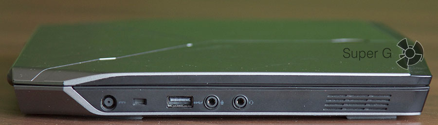 Левая сторона ноутбука Dell Alienware 13
