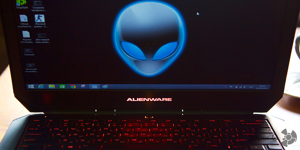 Подсветка клавиатуры может меняться Dell Alienware 13