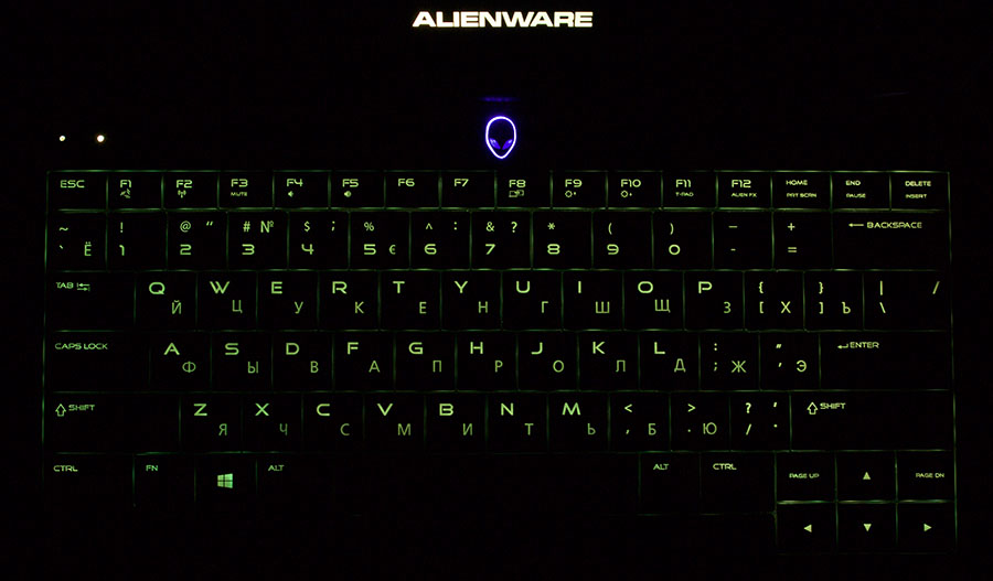 Зеленая подсветка клавиатуры в Dell Alienware 13