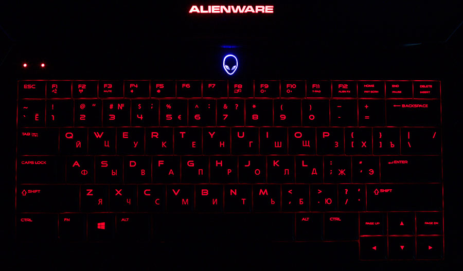 Красная подсветка клавиатуры в Dell Alienware 13