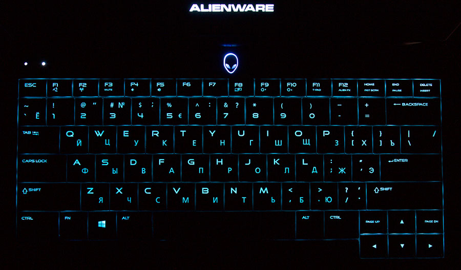 Сине-зеленая подсветка клавиатуры в Dell Alienware 13