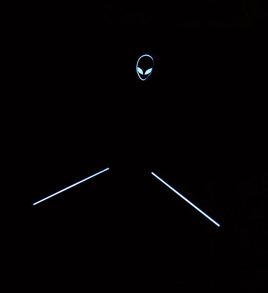 Синяя подсветка логотипа Dell Alienware