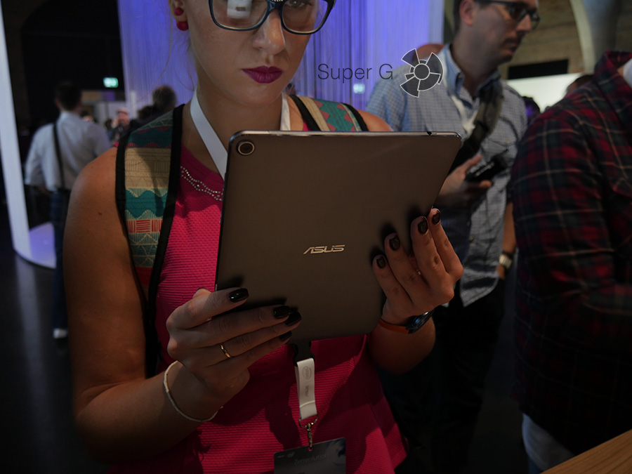 IFA 2016: ZenPad 3S 10 - в работе