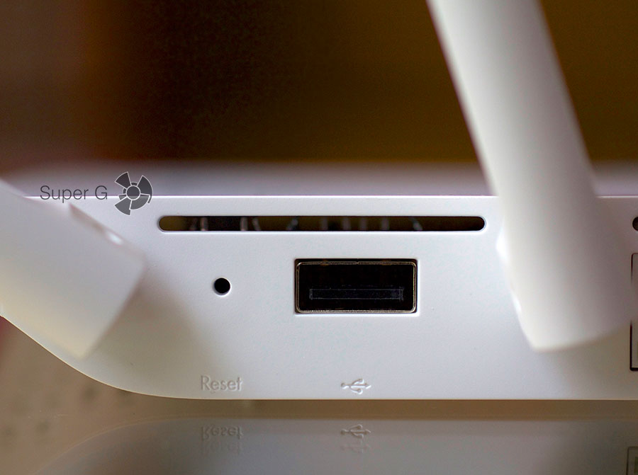 Xiaomi Mi Router 3 оснащён только одним USB выходом