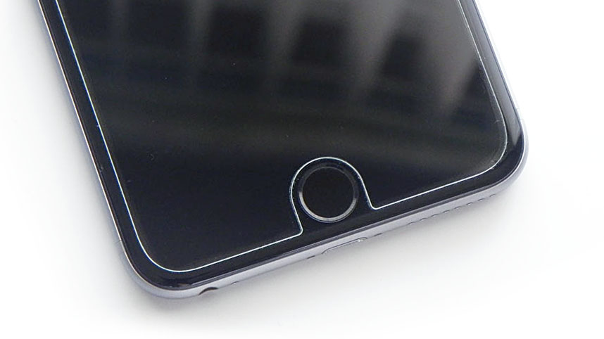 Защитное стекло, приклеенное на iPhone 6