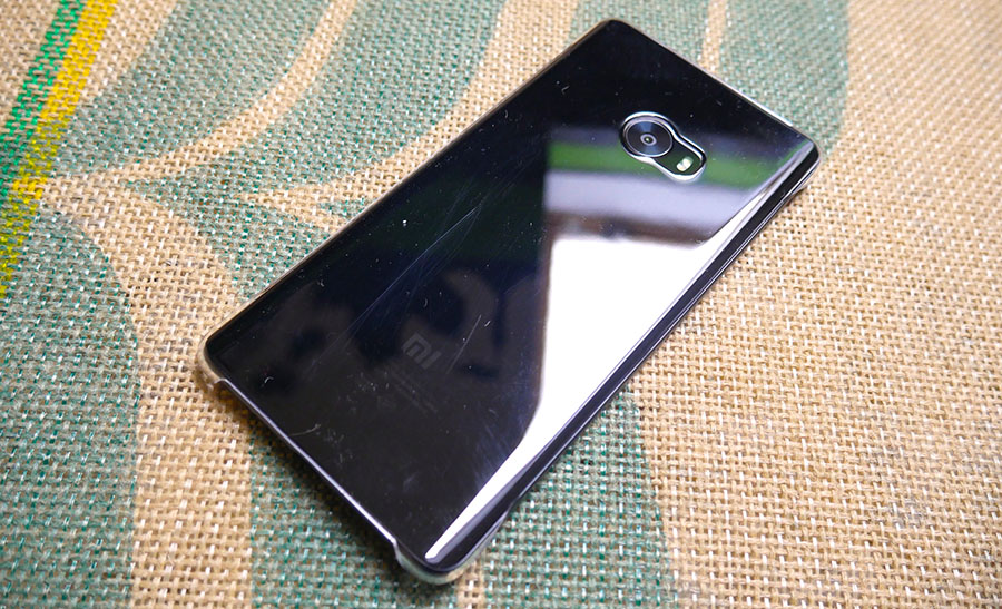 Чехол для Xiaomi Mi Note 2 из комплекта очень быстро царапается