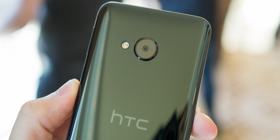 HTC представила «игровой» U Play на Helio P10