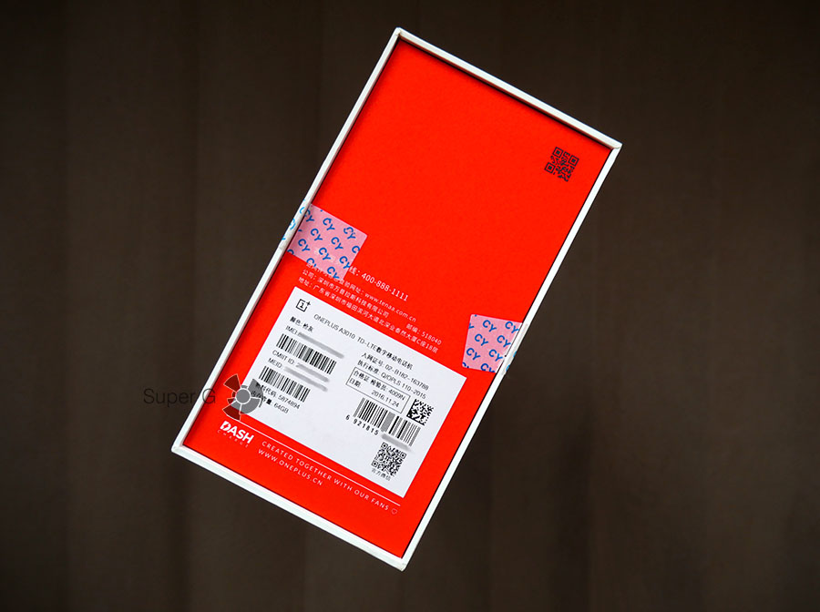 Обратная сторона упаковки из-под OnePlus 3T