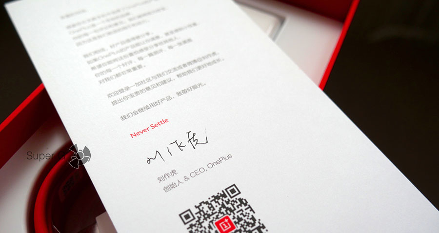 Подпись CEO на открытке внутри коробки из-под OnePlus 3T