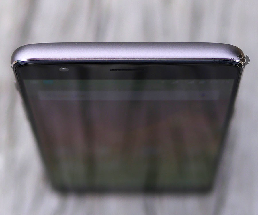 Верхний торец смартфона OnePlus 3T