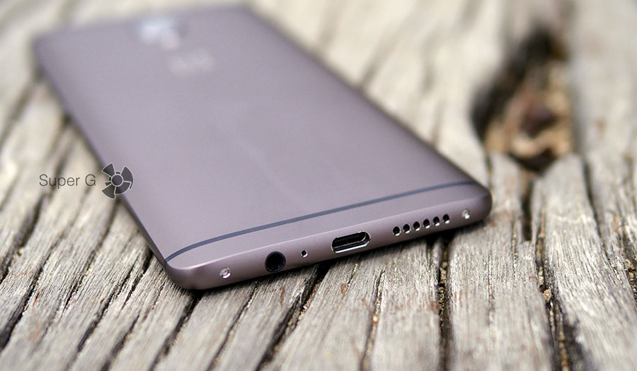 Пластиковые антенны на спинке смартфона OnePlus 3T