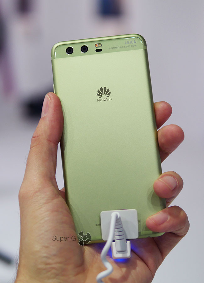 Зеленый Huawei P10 (вид сзади)