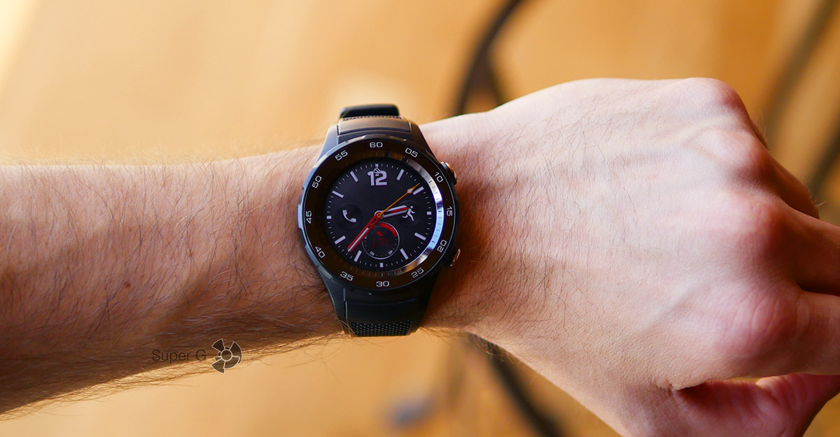 Huawei Watch 2 на руке