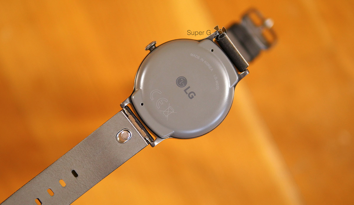 Тыльная сторона LG Watch Style - ремешок очень удобно снимается