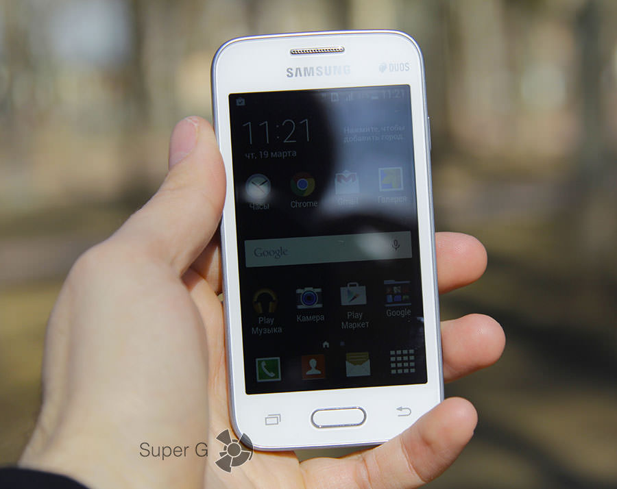 Samsung Galaxy Ace 4 Lite с чистым дисплеем