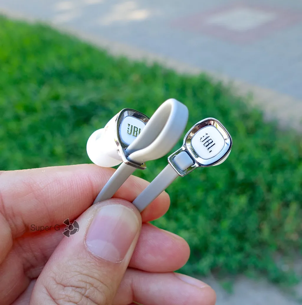 Петли на гарнитуре JBL J33a