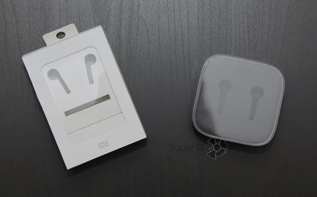 Коробка от Xiaomi Hybrid слева, от Piston 3 справа