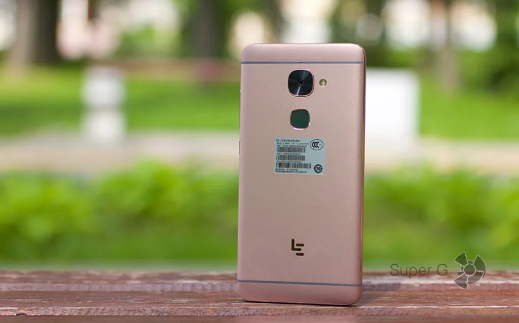 Тыловая сторона смартфона LeEco Le 2