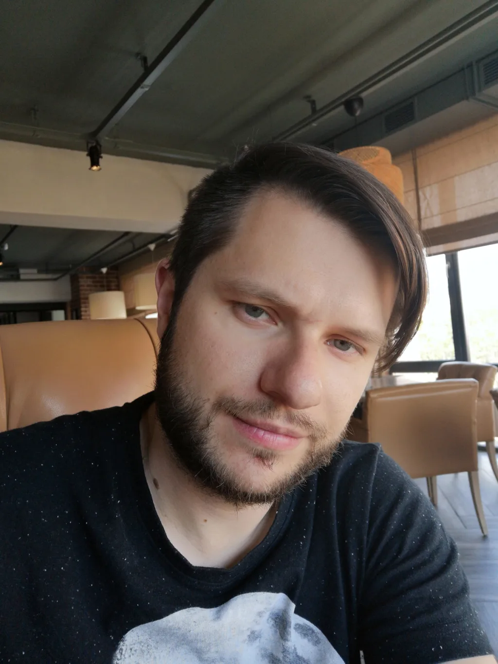 Обычное селфи, снятое на фронтальную камеру Huawei P20 Pro