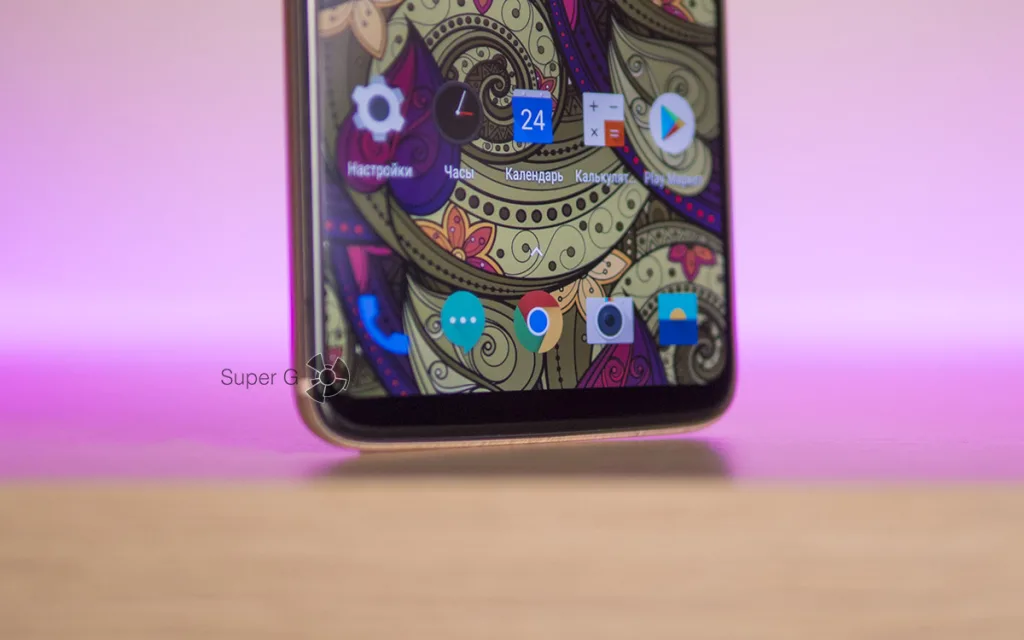 Дисплей у OnePlus 6 действительно безрамочный