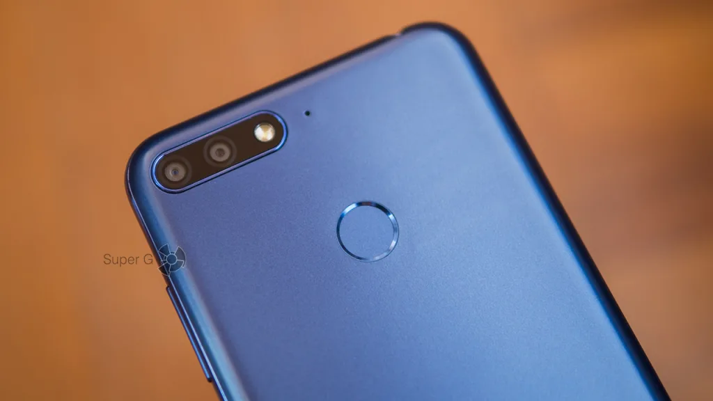 Две камеры Honor 7C и сканер отпечатков пальцев