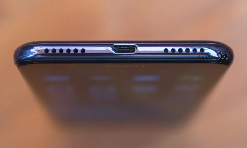 Один динамик Honor 7C и Micro USB порт