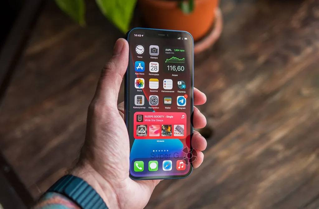 Стекло iPhone 12 не царапается