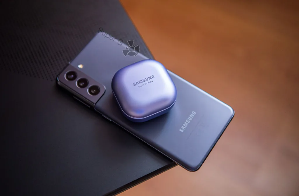 Зарядка Samsung Galaxy Buds Pro от спинки смартфона Samsung S21