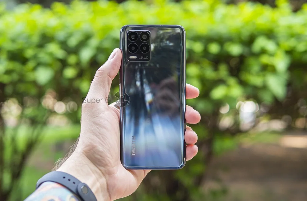 Смартфон realme 8