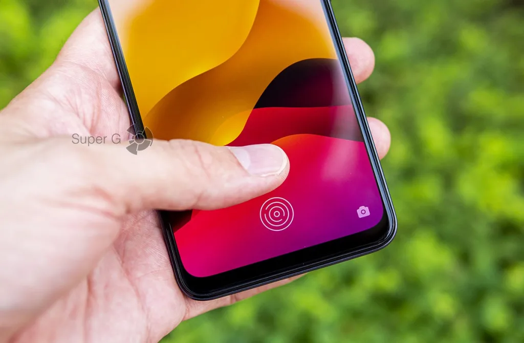 Сканер отпечатков пальцев встроенный в экран realme 8