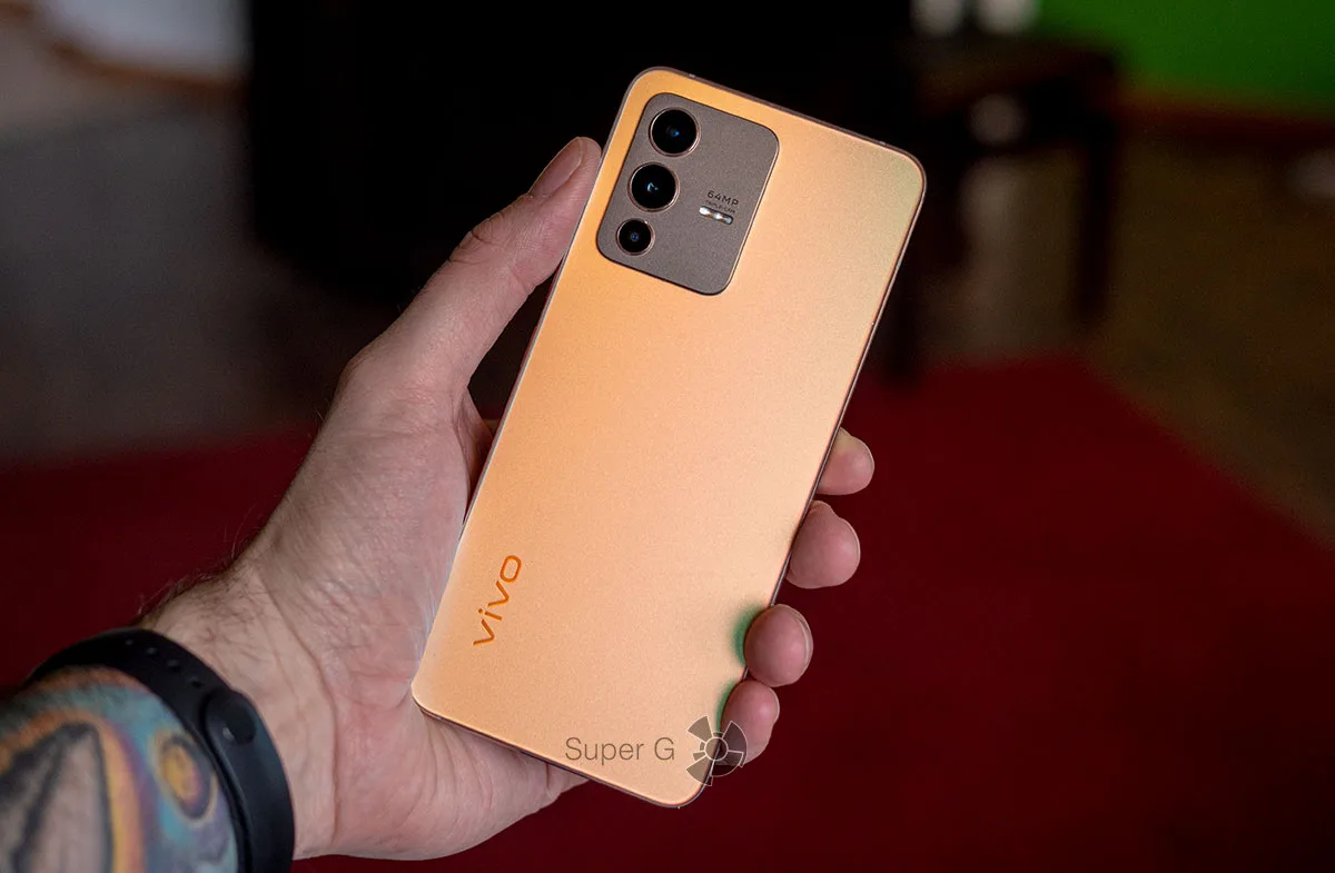 Vivo V23 5G золотой