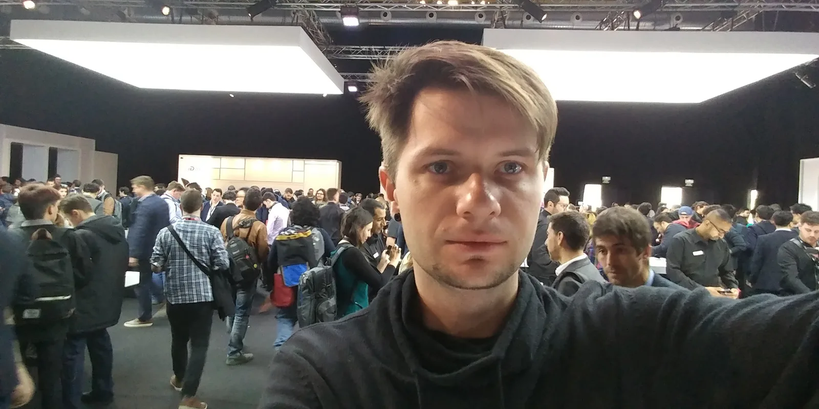 Пример широкоугольного селфи с фронтальной камеры LG G6