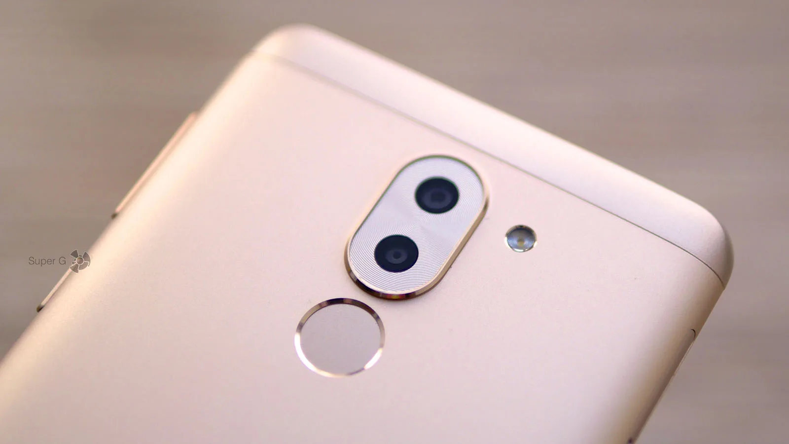 Сканер отпечатков пальцев Honor 6X