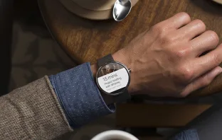 Motorola представила свою версию SmartWatch - Moto 360