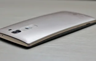 LG Magna цена