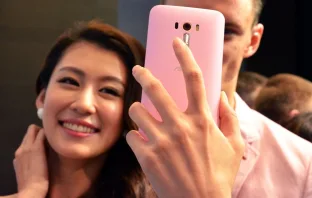 Asus Zenfone Selfie - смартфон с 13 мегапиксельной камерой