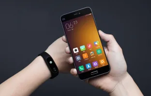 Краткий обзор Xiaomi Mi Band 2 - характеристики и функции
