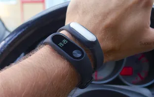 Обзор Xiaomi Mi Band 2 - удобство и разочарование второго поколения популярного шагомера