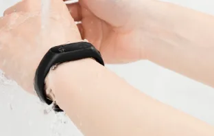 Цена на Xiaomi Mi Band 2 снизилась