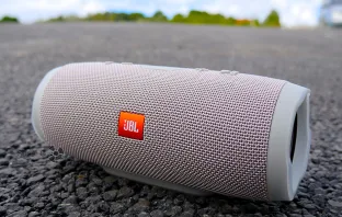 Обзор портативной колонки JBL Charge 3