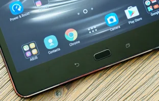 Планшет Asus Zenpad 3S 10, выпущенный в августе прошлого года, мог похвастаться неплохим сочетанием характеристик, но, к сожалению, не имел поддержки сетей мобильной связи. Новая модификация устройства, недавно поступившая в продажу в Малайзии, лишена это