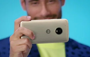 Moto G5 и G5 Plus – традиционно хорошие середняки производителя