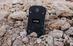 AGM A8 и экскаватор. Кто кого?
